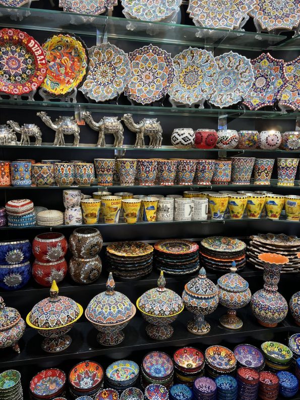 “Online Dubai souvenir shop – home décor gifts inspired by UAE culture”