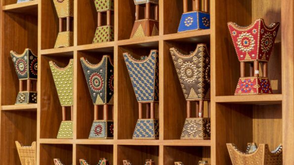 
“Dubai home décor souvenirs online – Arabic calligraphy, lanterns, sand art, Burj Khalifa models”