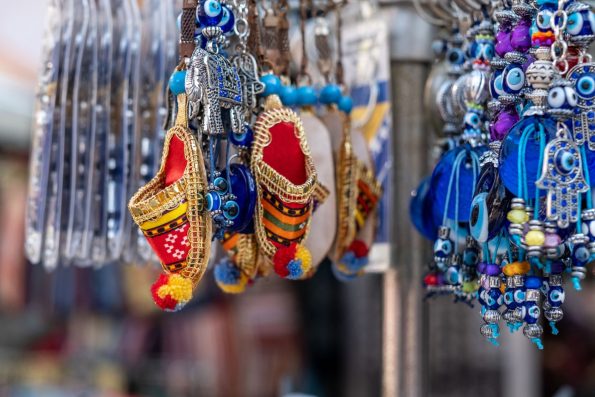 “Souvenir Souq Online shopping – Dubai gifts, magnets, keychains, and home décor”